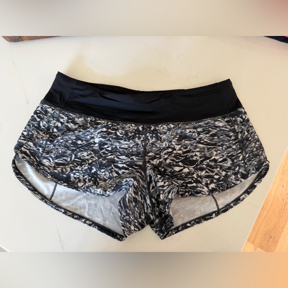 Marbled print Lulu lemon shorts size 6